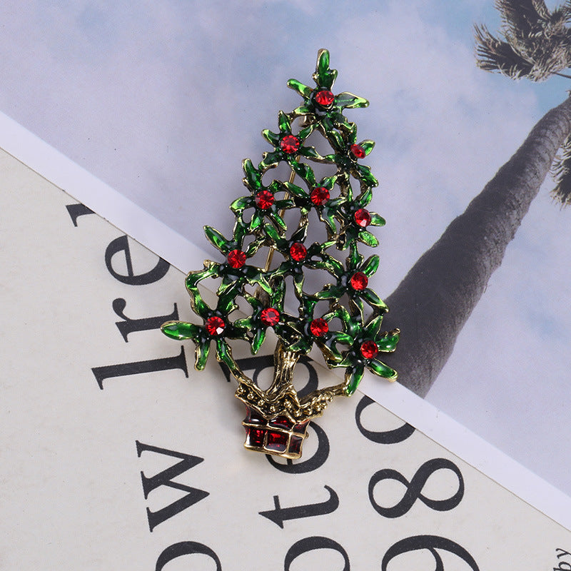Vintage Rhinestone Christmas Tree Brooch